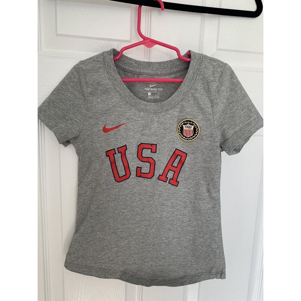 Nike Graphic T-shirt, Dri-Fit Fabric, Lightweight Short-Sleeved Top Green